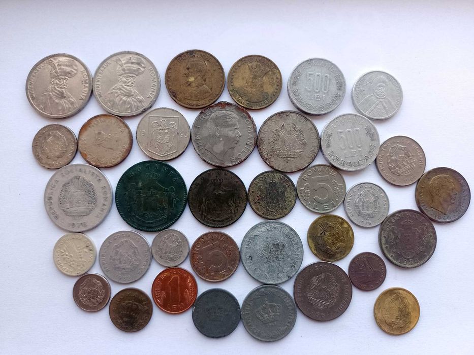 Lot 35 monede romanesti diferite - Romania