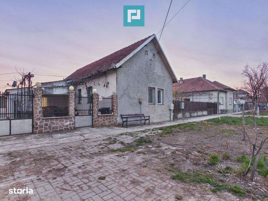 Casă cu 3 camere și teren de 700 mp în Cermei