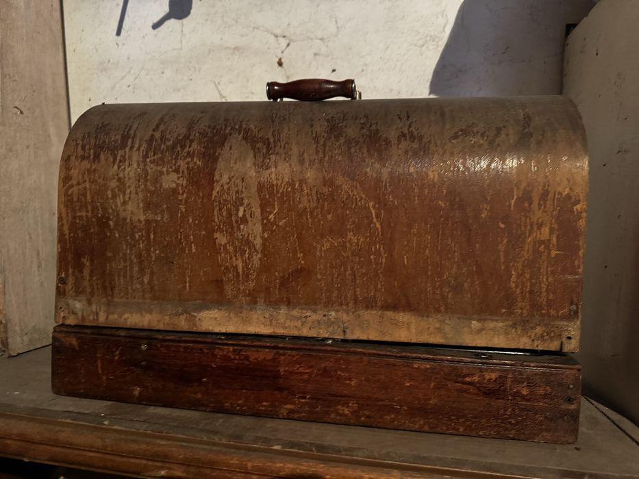 Продам швейную машину советскую