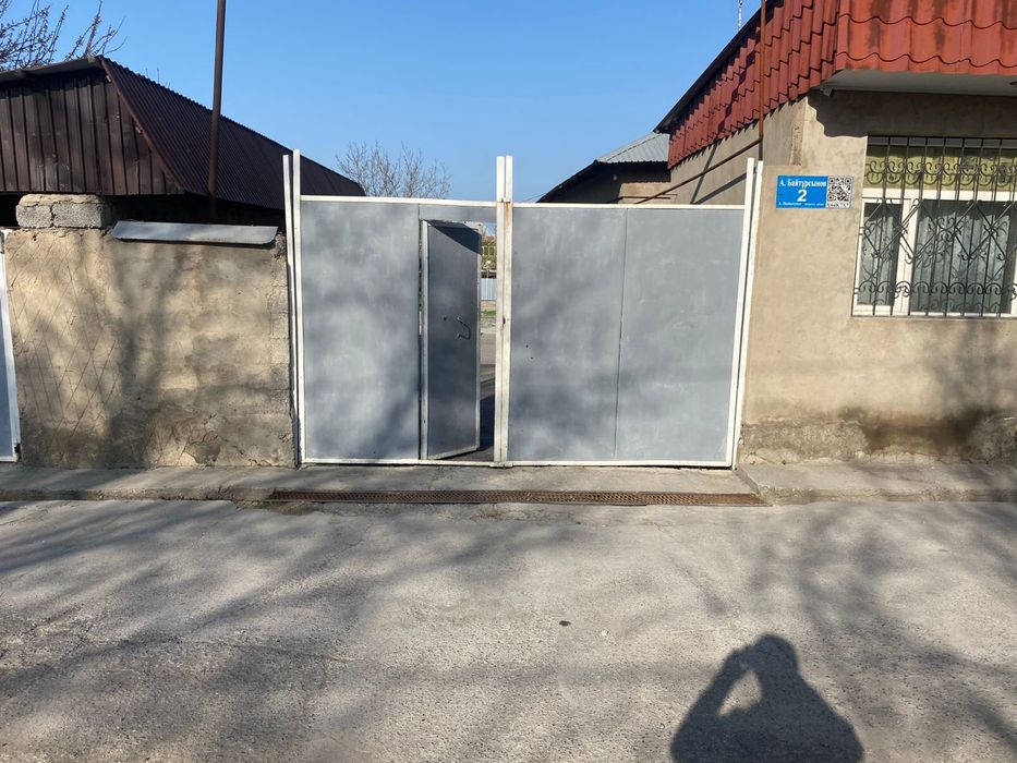 Продаются ворота серые  высота 2.5 м ширина 3 метра