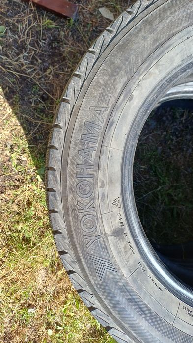Продам Зимние шины 215/65/16 размера