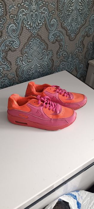 Продам кроссовки