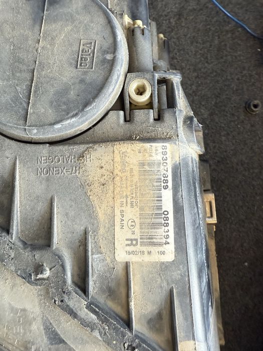 Фарове фар VW Touareg Xenon Valeo рециклиран във фарове лайф за монтаж