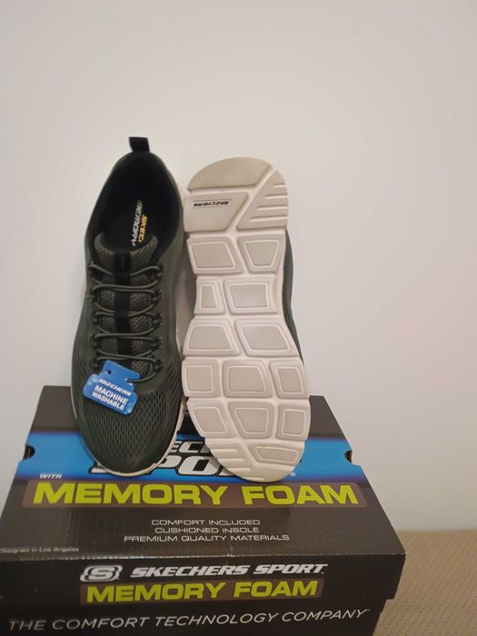 Vand adidasi Skechers, nr 42,5, noi, in cutie