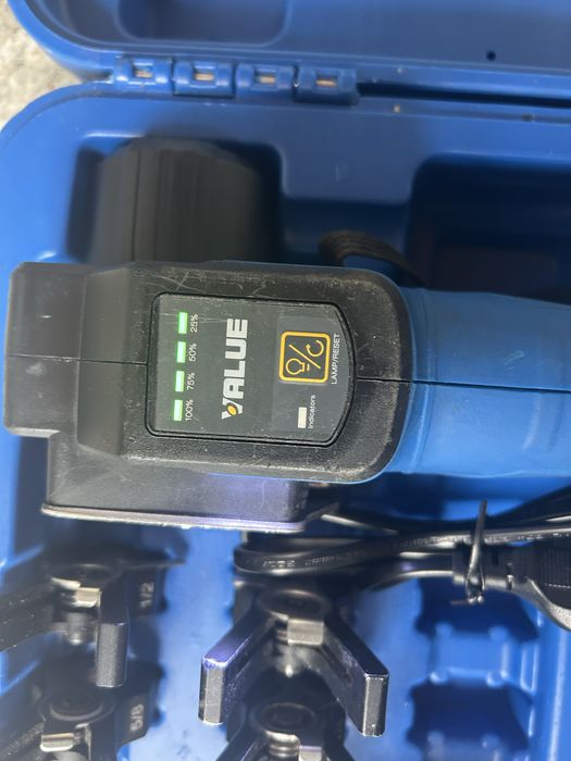 Dispozitiv profesional de sertizat Value