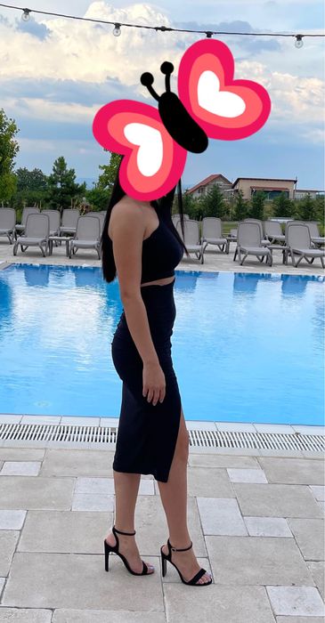 Vand rochie eleganta cu decupaje