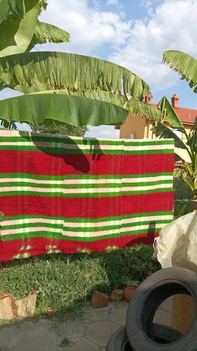 Ръчно тъкани и валяни одеала /бели и цветни/.Размер 180/220см