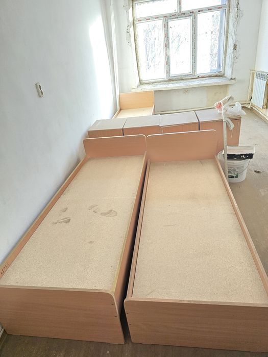 Продам кровать , тумбы, шкафы