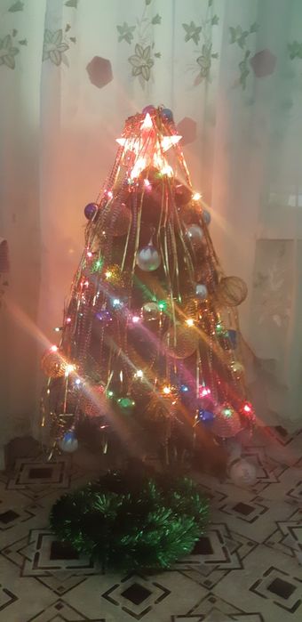 Пушистая со снегом елка с игрушками с огоньками 1 м 20 см