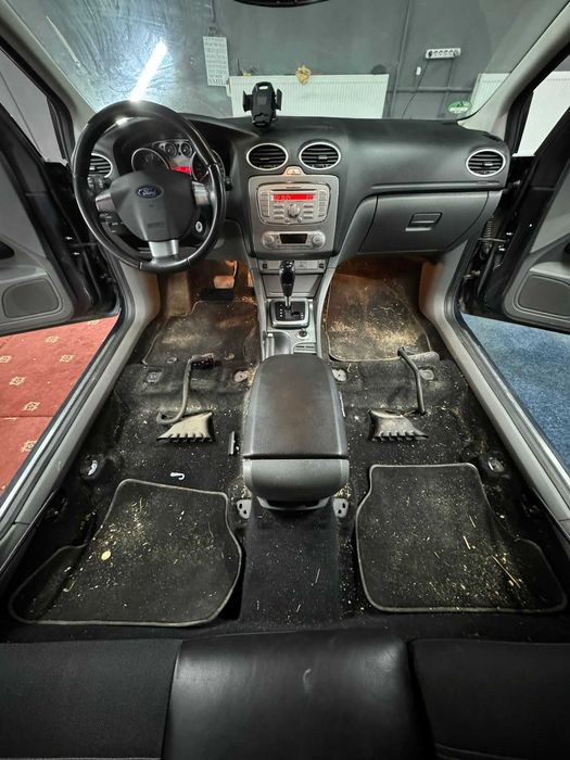 Curatare  canapele coltare fotolii  detailing  auto  AUTO INUNDATE