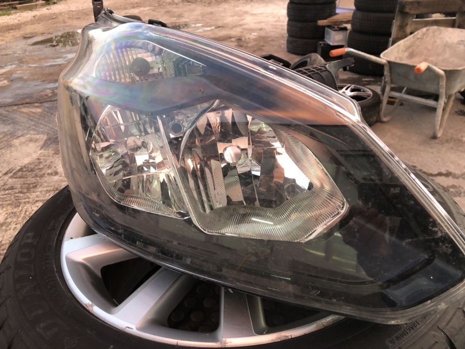 Фар Ford Transit 2012