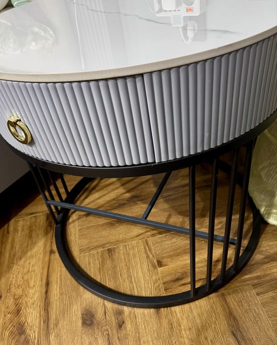 Стол, прикроватная тумба