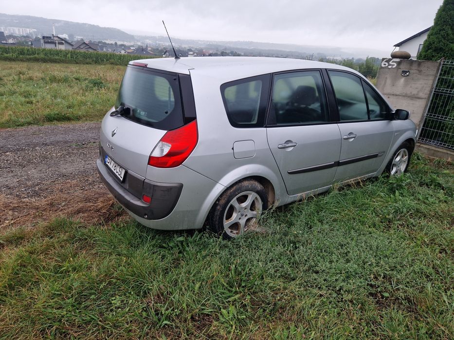 Dezmembrez renault scenic 5 si 7 locuri