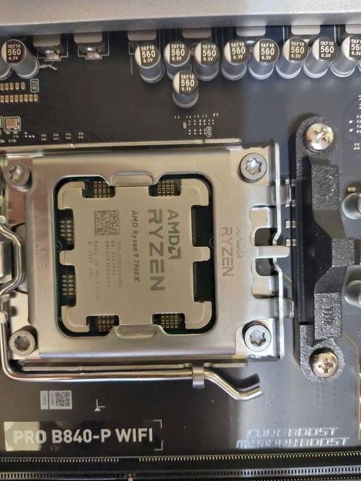 AMD Ryzen 9 7900X + MSI Pro B840-P Wi-Fi