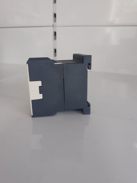 Контактор "Schneider" 3 п