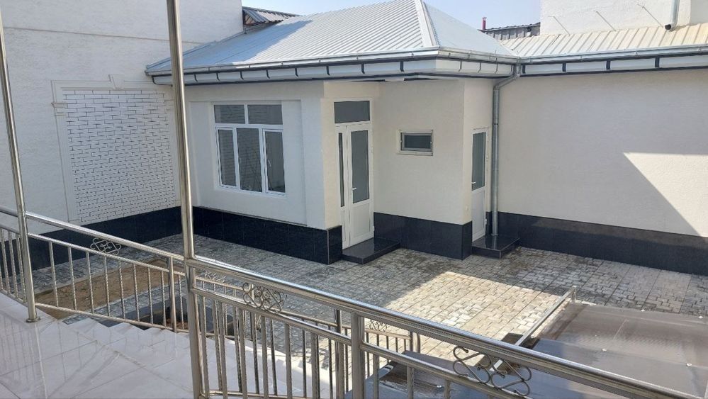 Ibn Sino Taxta bozor yonida 3.3 sotix 8 ta xona Tayyor remont