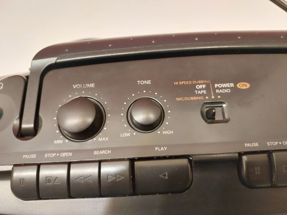 Dublu radiocasetofon Philips Boombox AW7150. Funcționare foarte bună.