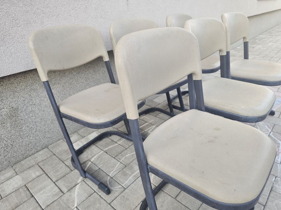 Vand scaune foarte rezistente 20 ron buc