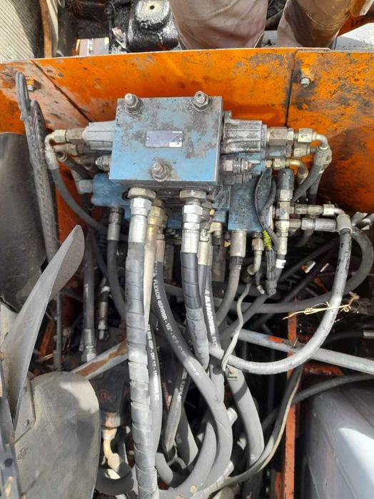 Distribuitor hidraulic R900713786FD excavator pe roti Fiat Kobelco E175W