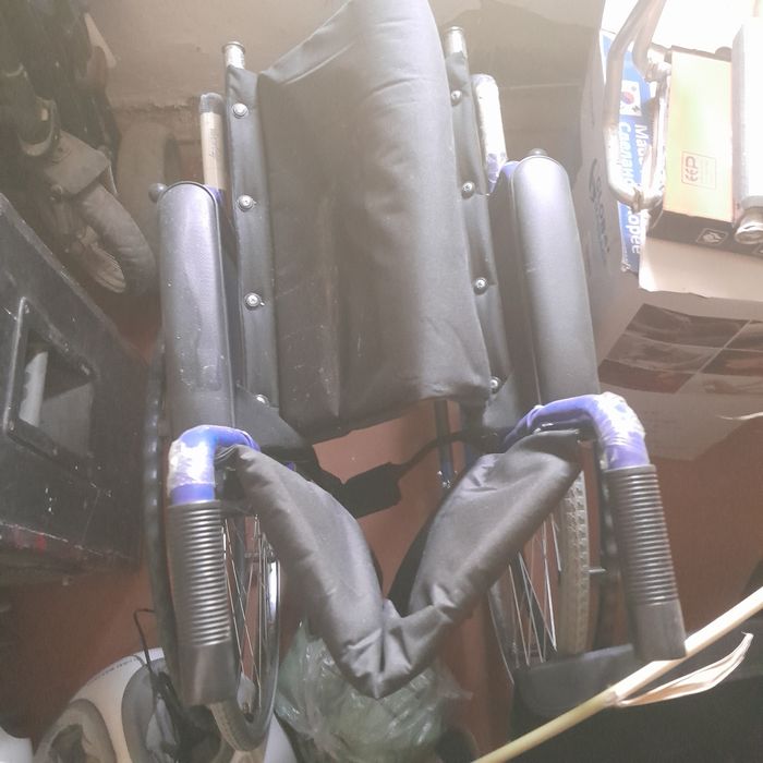 Коляскалар сатылады.