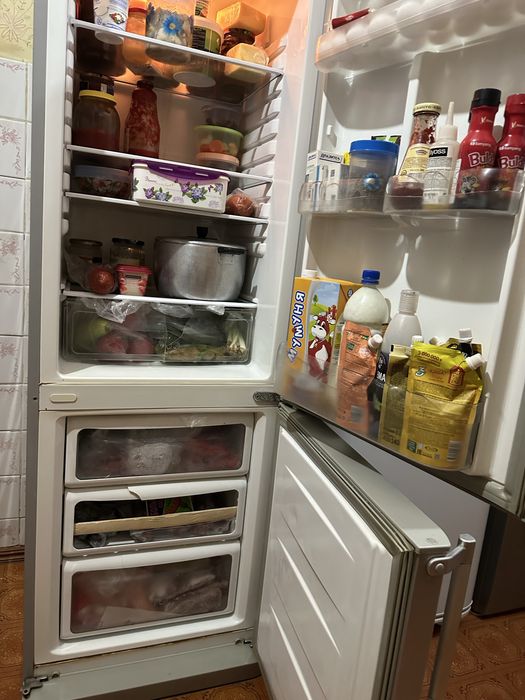 Продам холодельник двухкамернный