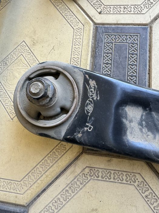 Граната киа рио и рычаг 2-штук