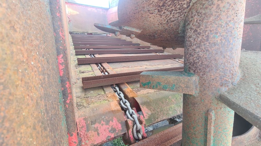 Remorca de împrăștiat gunoi Mig gunoi