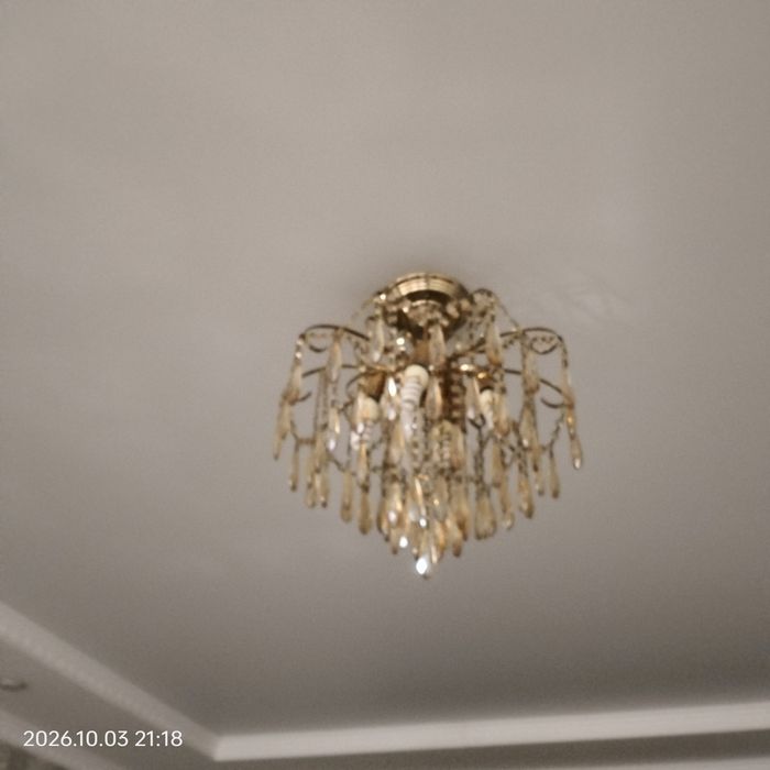 Срочно продам люстру с лампочками