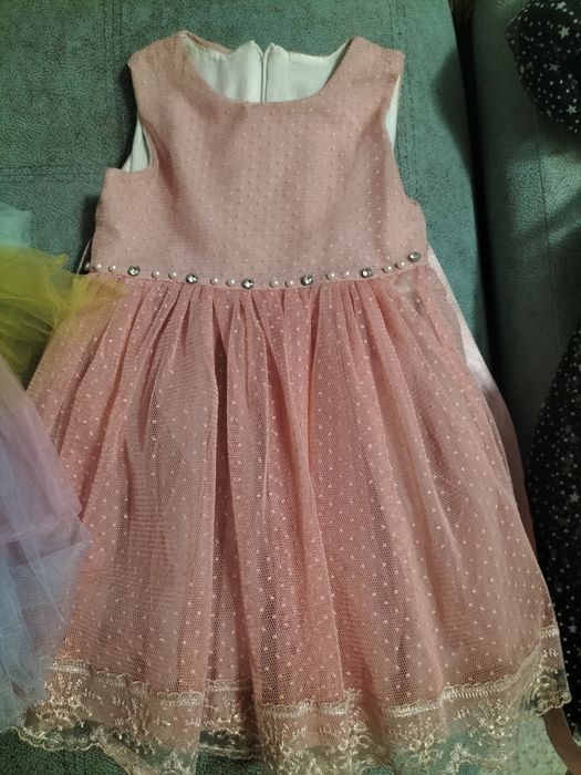 Продам платья красивые