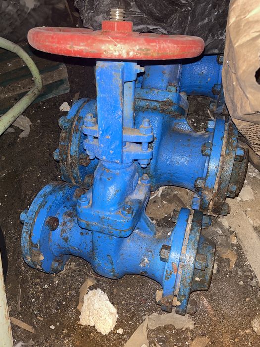 Задвижка новые продам