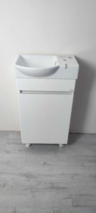 Мивка с шкаф за баня