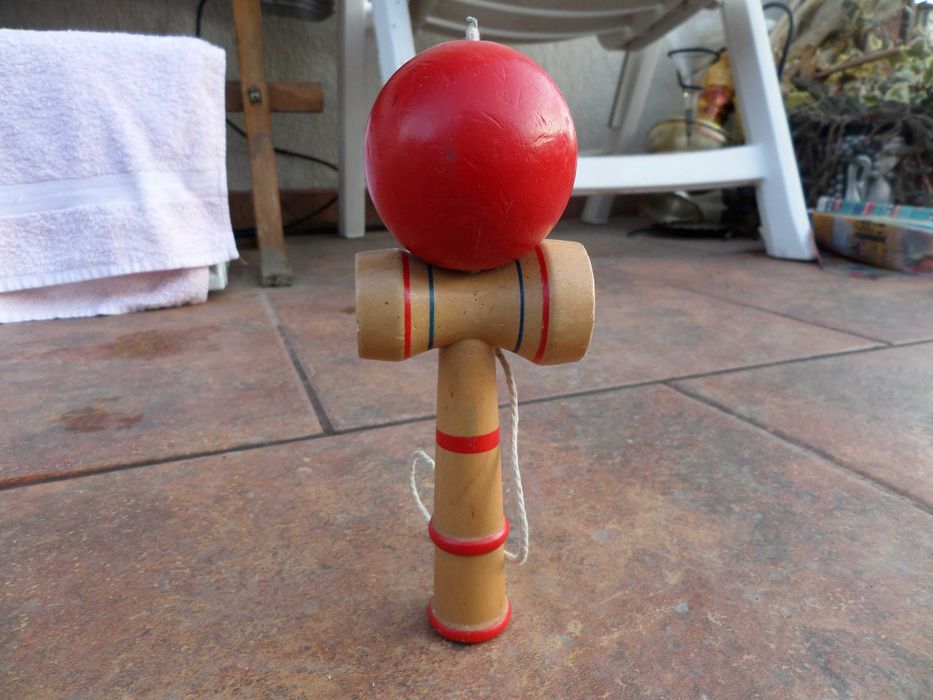 Kendama cu fir de rezerva