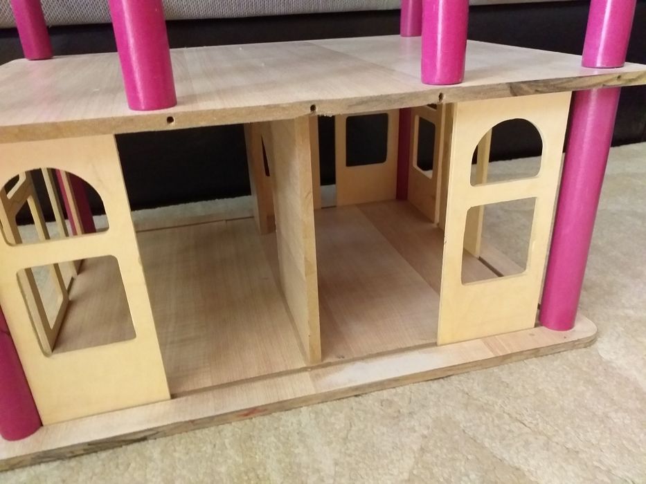 Голяма дървена къща за кукли