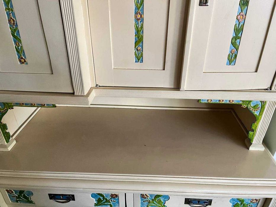 Купит буфет антикварный,винтаж, мебель из дерево,  антиквариат