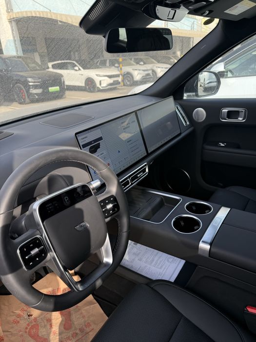 LI 9 Ultra 2025 / 03 oy