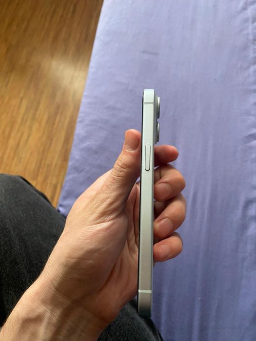 Продам Iphone 15 128GB
