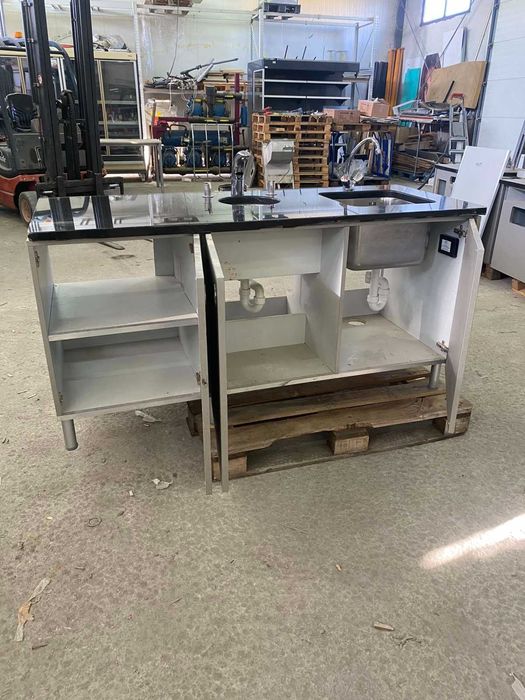 Двойна мивка с гранитен плот и безконтактна батерия