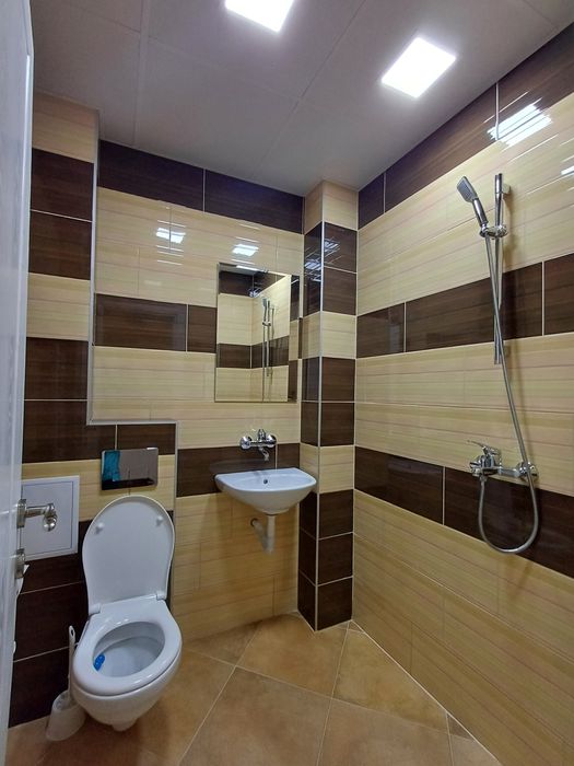 Дава се под наем Тристаен апартамент в Русе, Търговия на едро - 95 кв.м за 510 € - Снимка #11