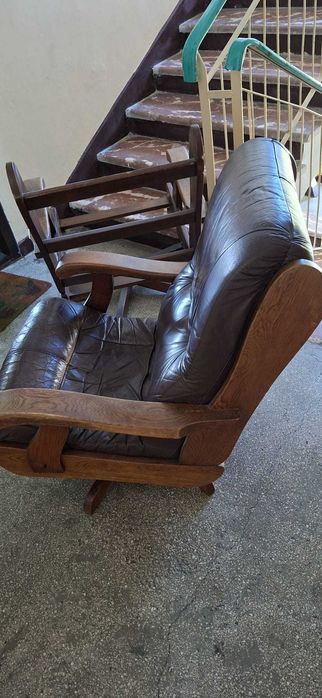 Fotoliu rotativ cu schelet de lemn si perne confortabile