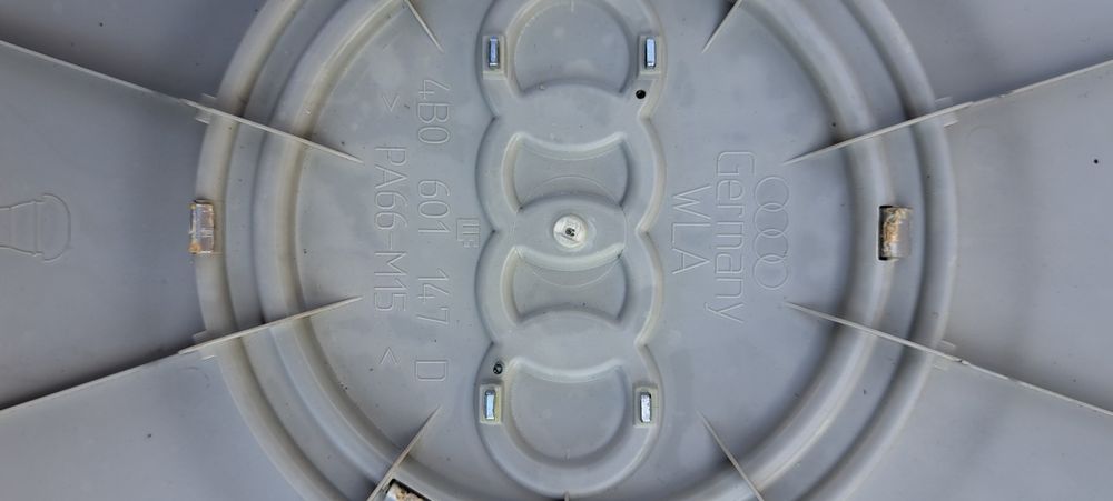 Capace roți  auto  originale