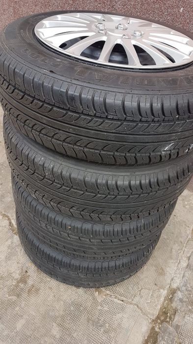 Set de 4 cauciucuri cu jenți oțel Mercedes