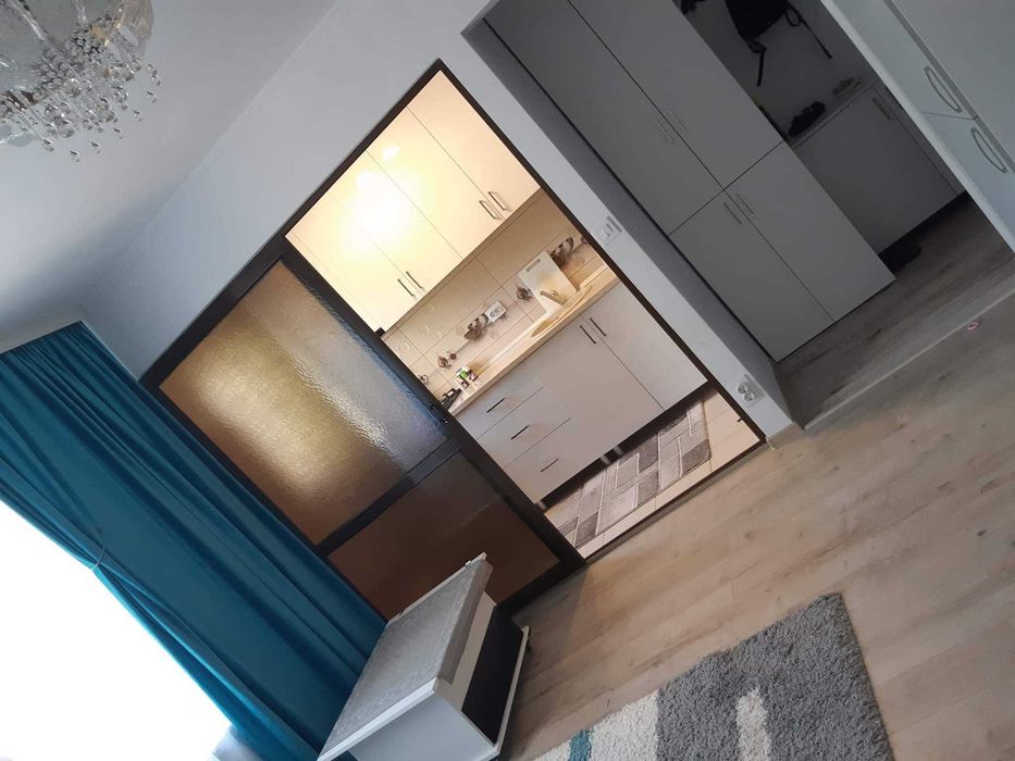 Închiriez apartament cu 3 camere