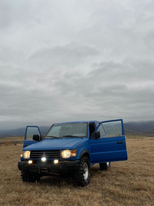 MITSUBISHI Pajero