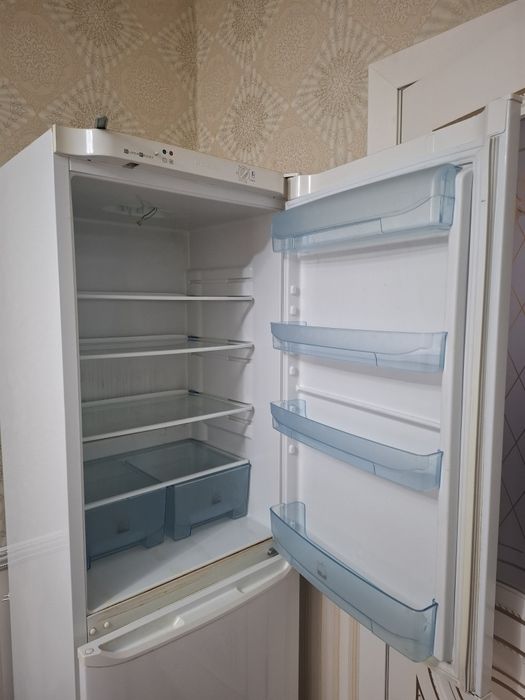 Продам холодильник буу