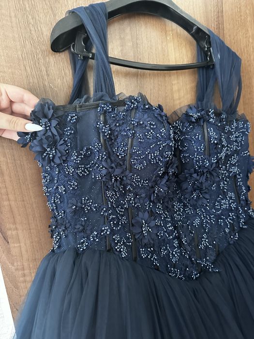 Рокля-тъмно синя и подарък обрач към нея