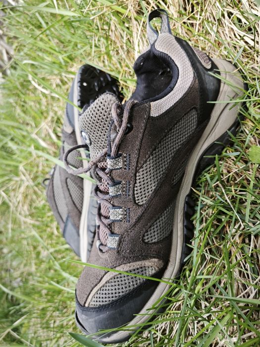 Кроссовки горные