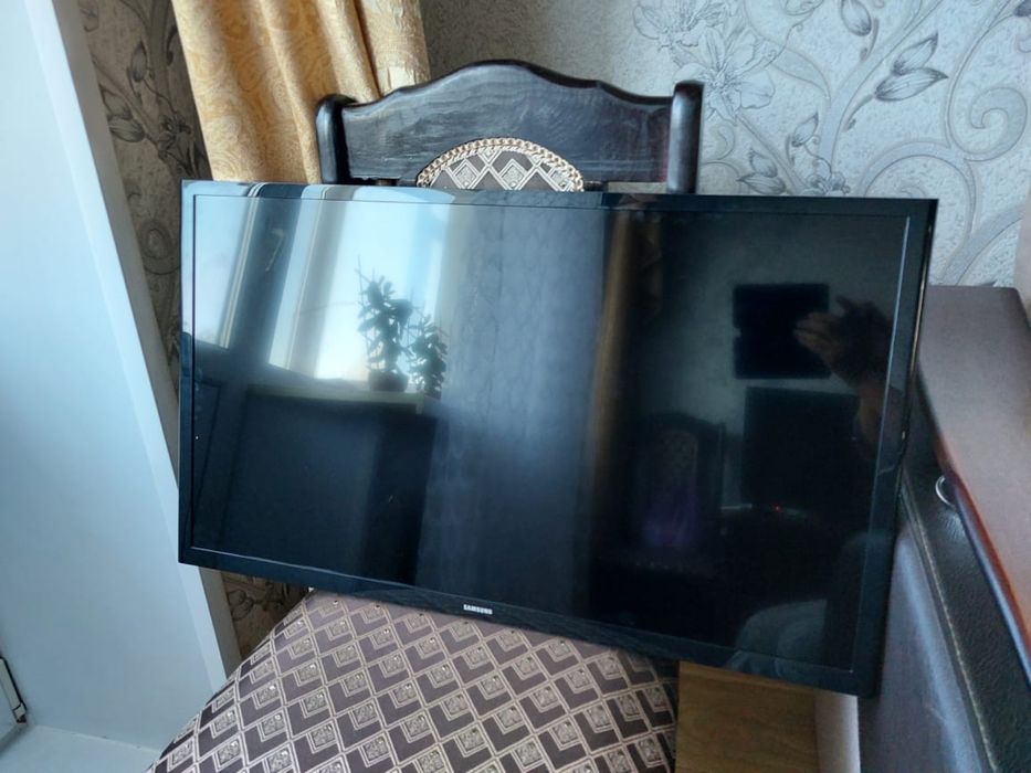 Продам смарт телевизор на запчасти