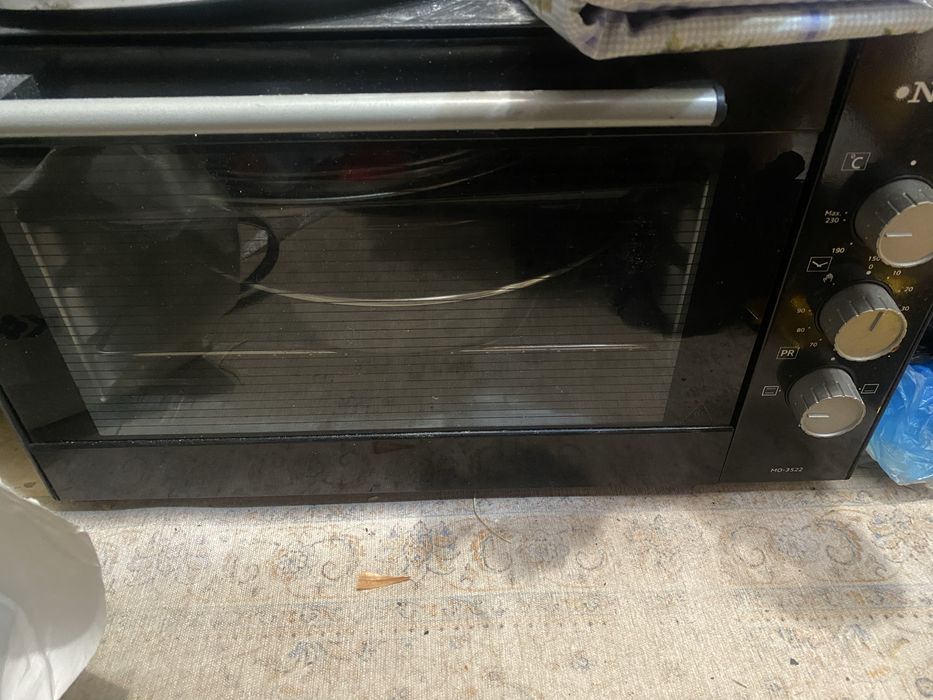 Компактная электрическая духовка в отдичном состоянии