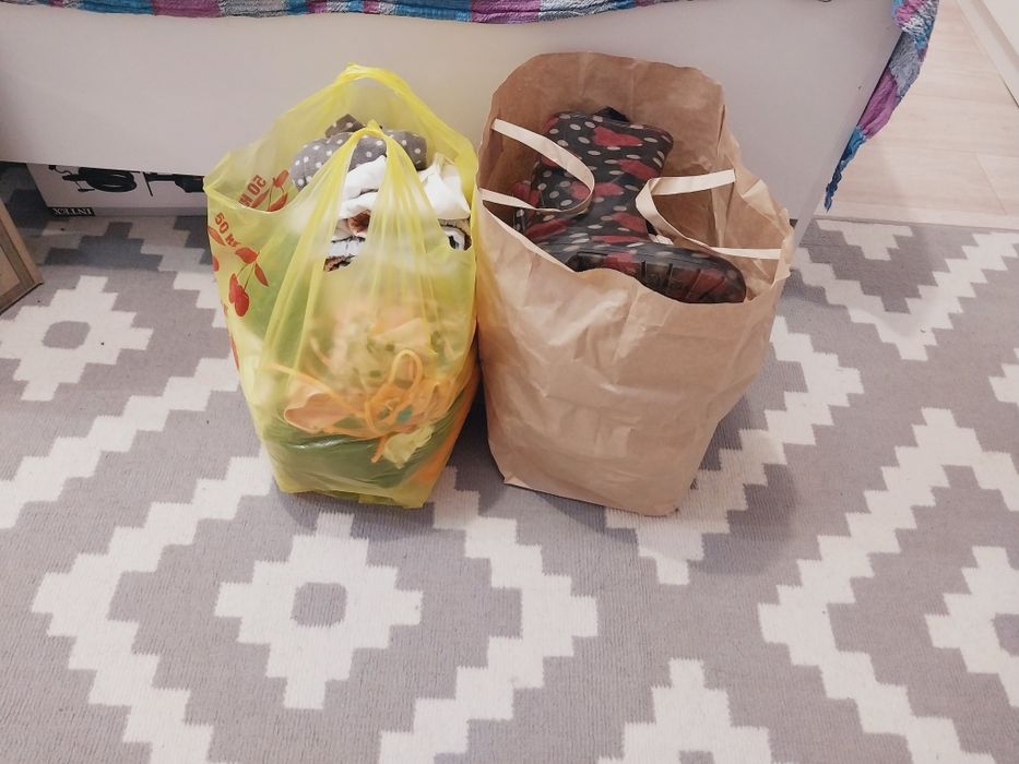 Продам всё за 5000 тыс 2 пакета больших