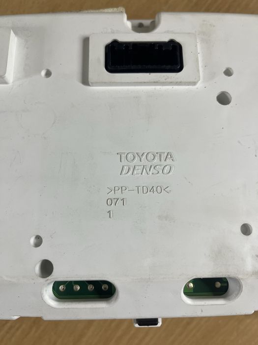 Продам щиток приборов от Camry 55